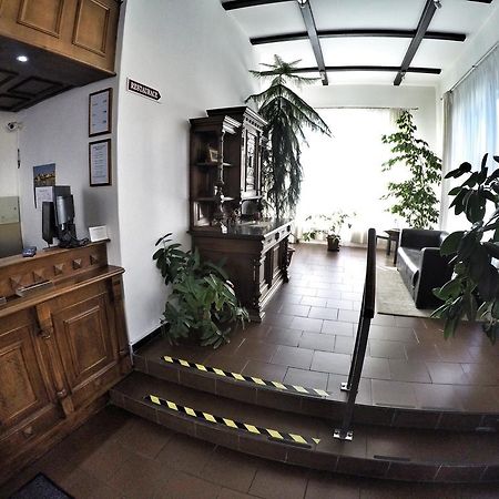 דצ'ין Hotel Faust מראה חיצוני תמונה