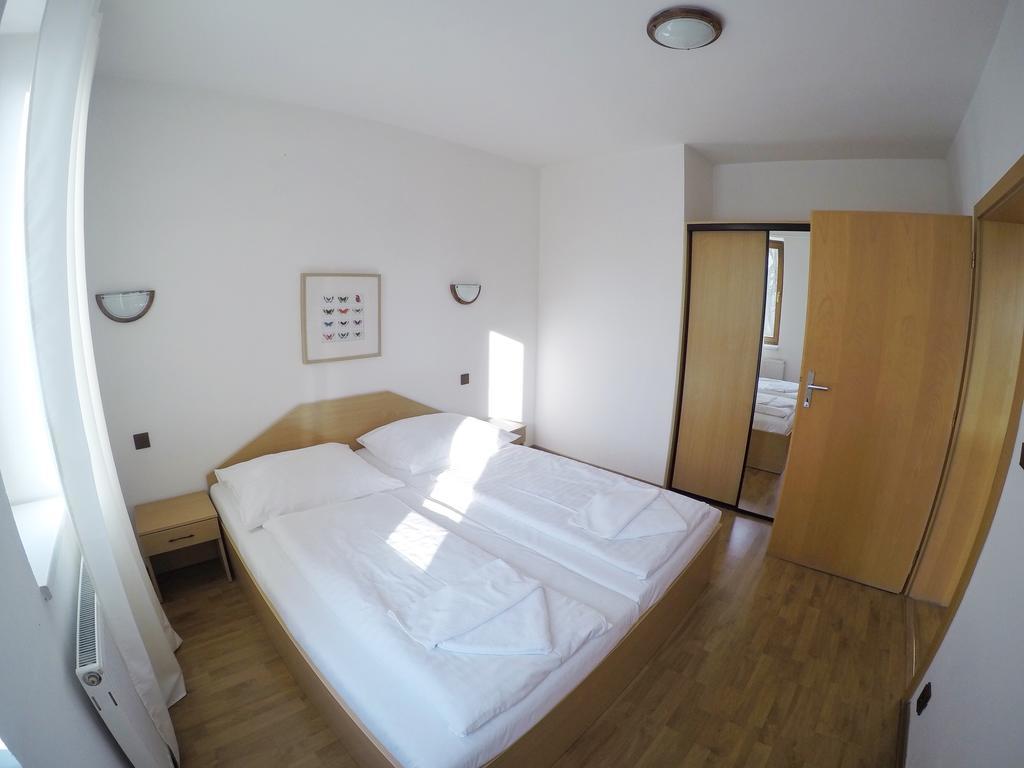 דצ'ין Hotel Faust מראה חיצוני תמונה