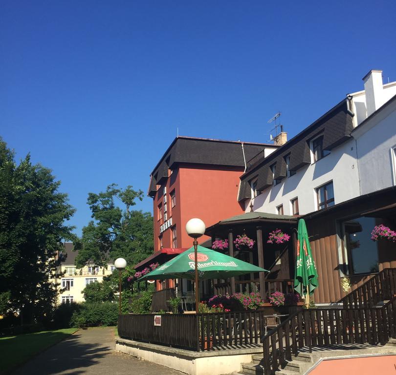 דצ'ין Hotel Faust מראה חיצוני תמונה