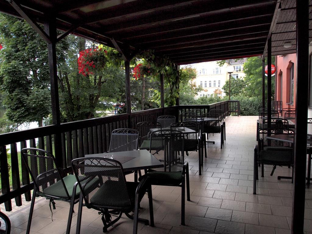 דצ'ין Hotel Faust מראה חיצוני תמונה